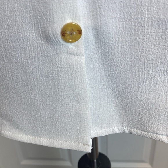 Women’s White V-Neck Blouse NWOT - Picture 4 of 5